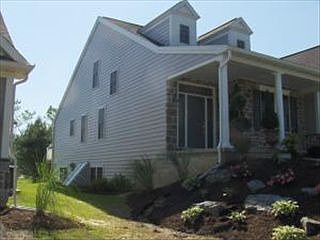 3rd image of 10 Chamberlain Ln