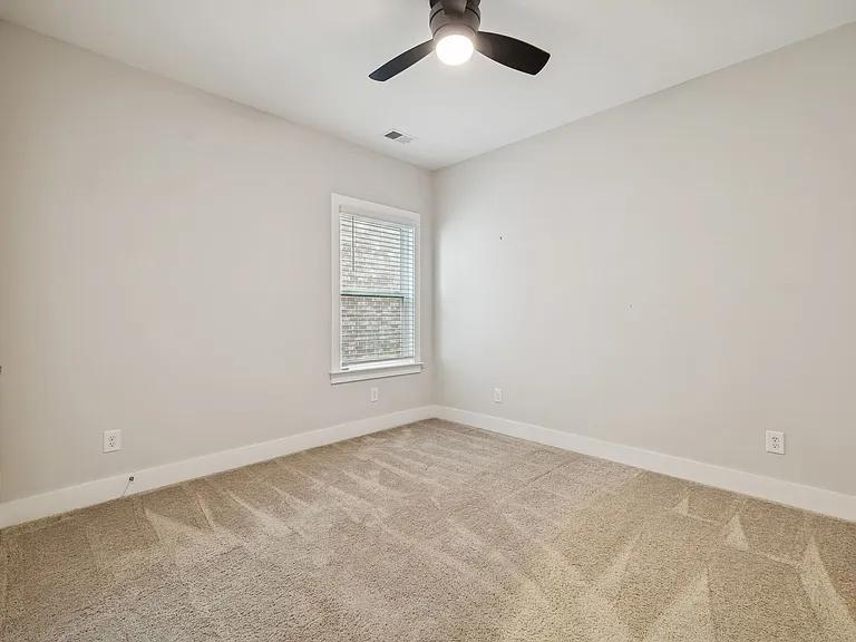 428 Triple Crown Cir — Photo 3