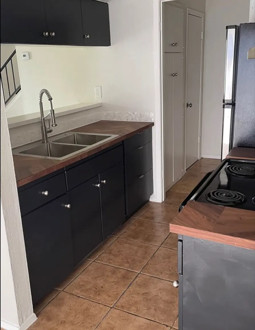 2 bed, 1.5 bath, 951 sqft, $1,350 — Photo 2