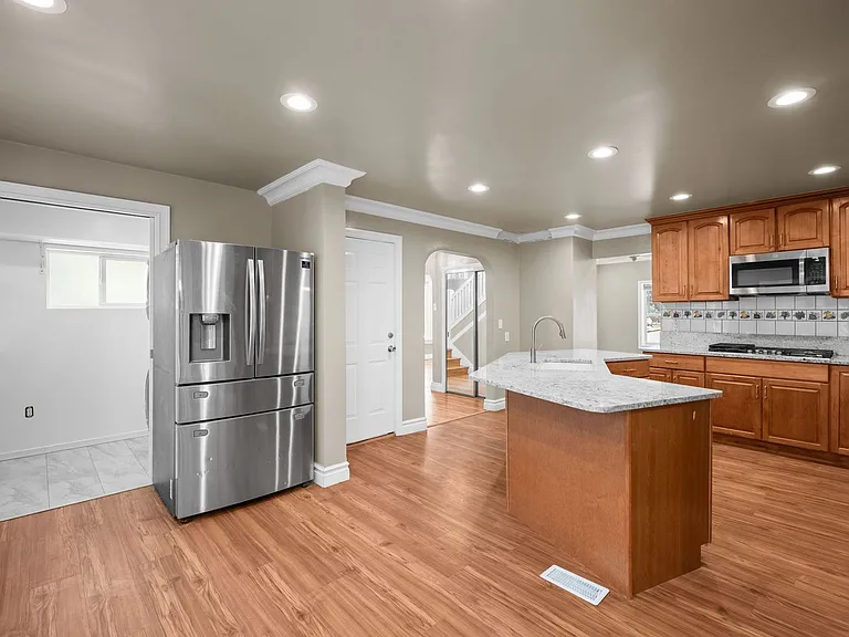 1028 W Chelan Ave — Photo 13