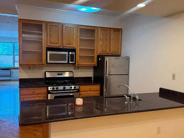 250 14th St #3A — Photo 3