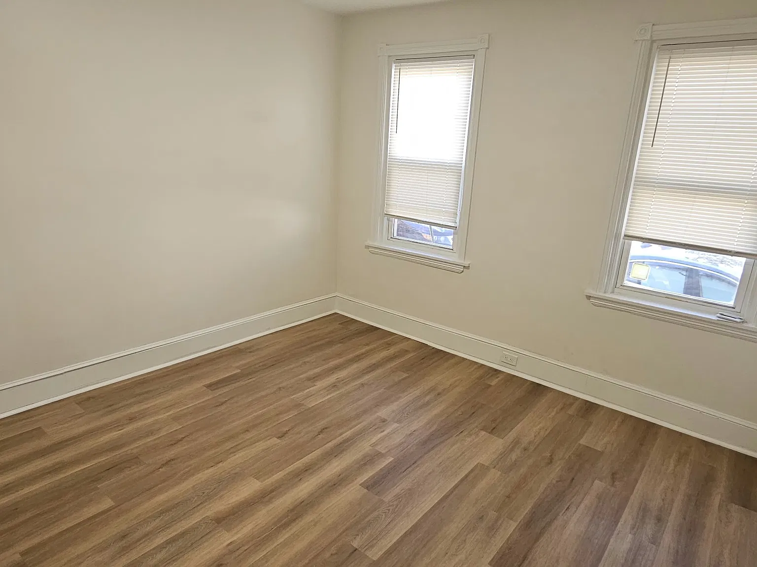 3 bed, 900 sqft, $1,695 — Photo 3