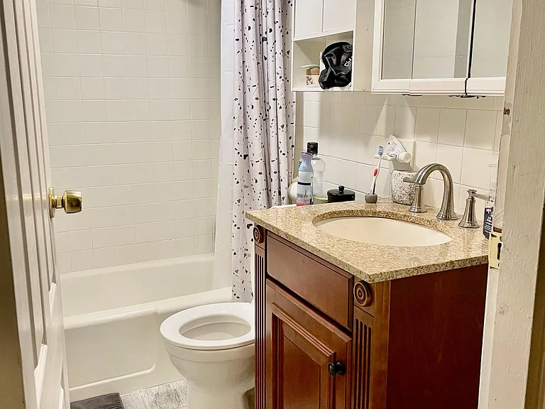 141 Chiswick Rd #1B — Photo 9