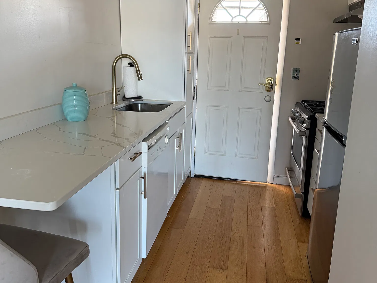 1 bed, 700 sqft, $2,000 — Photo 4