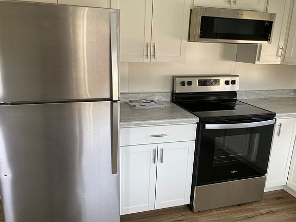 4th image of 560 Westwood Cir