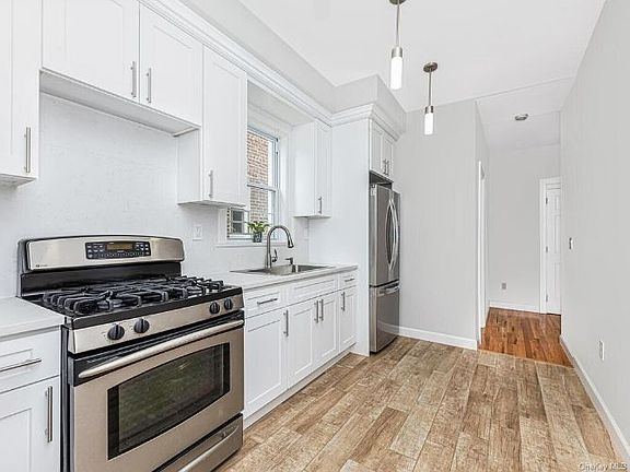 5th image of 1030 E 225th St Floor 1