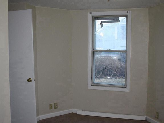 Bedroom (approx 12 x 12)