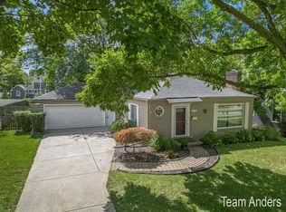 2536 Hall St SE, East Grand Rapids, MI 49506