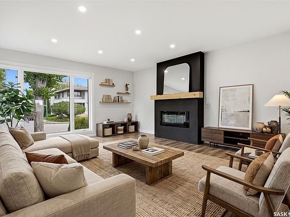 5th image of 3284 Robinson Street
