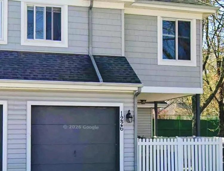 1226 Chanticleer — Photo 1