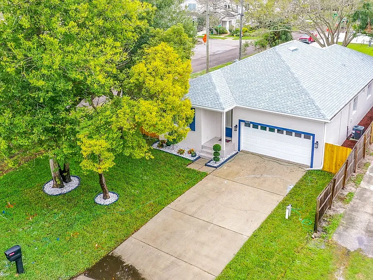7302 Alvina St — Photo 15