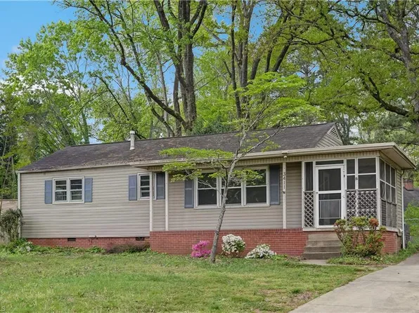 3411 Wilshire Dr, Greensboro, NC 27408