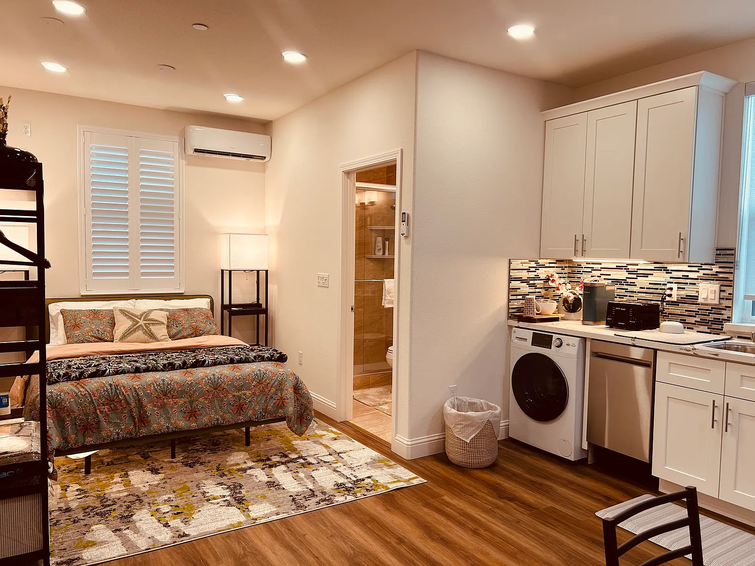 Studio, 350 sqft, $2,200 — Photo 1