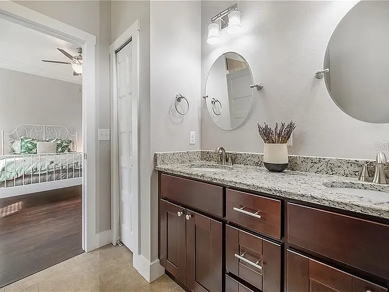 308 W Woodlawn Ave — Photo 25