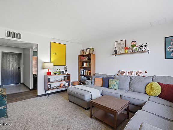 3rd image of 2106 W Devonshire St