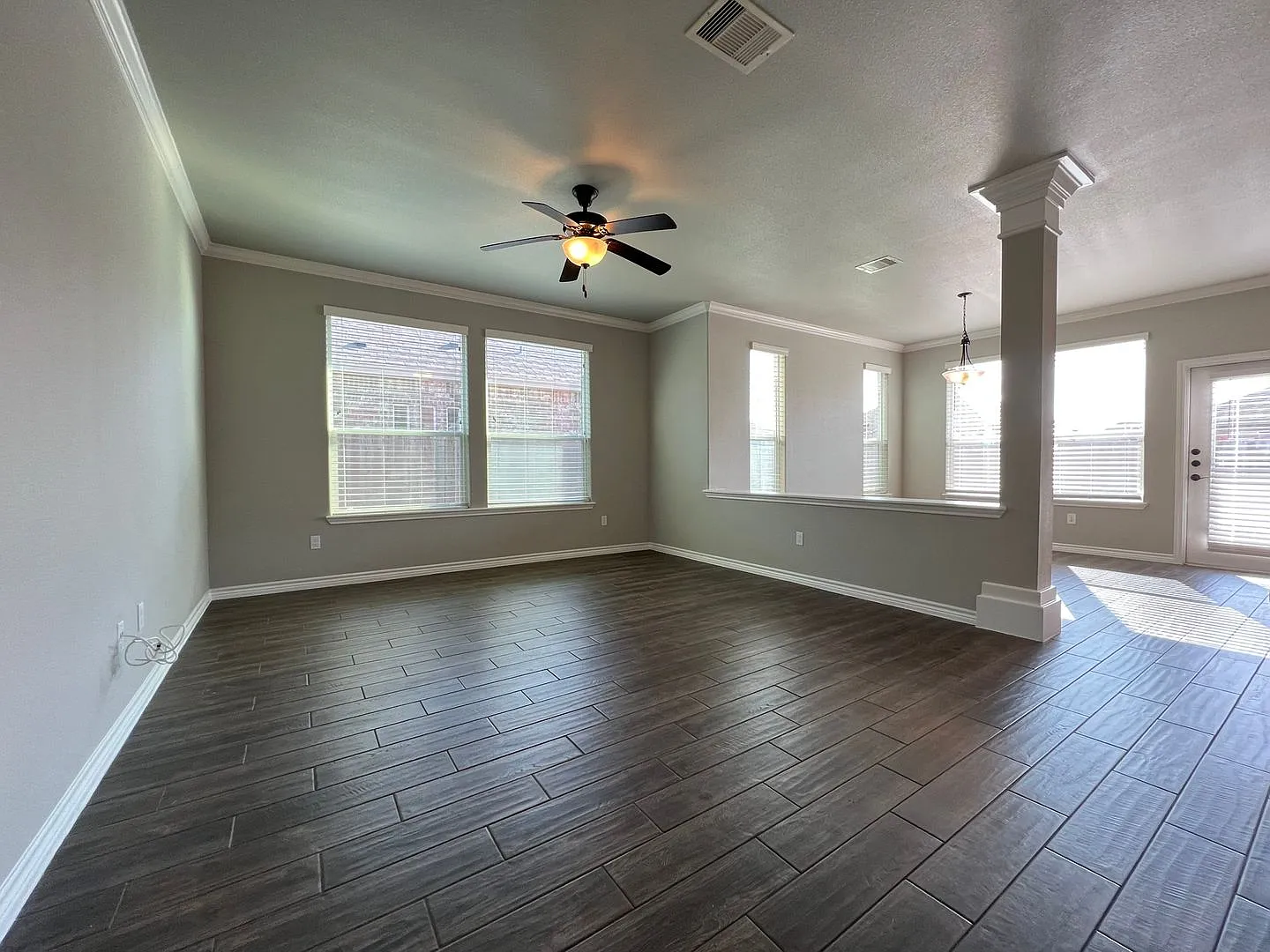 4 Bedroom In Rancho Vista! — Photo 2