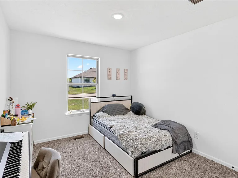 556 Spring Meadow Dr — Photo 18