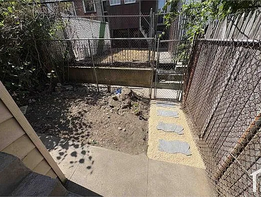 5647 Elliott St — Photo 3
