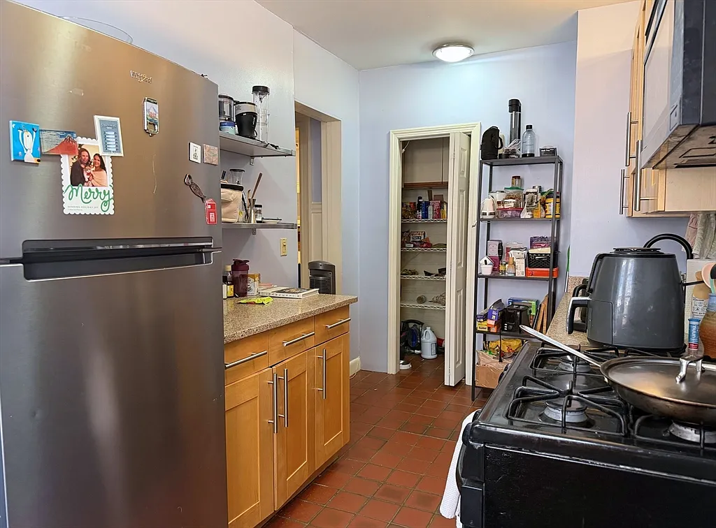 3 bed, 1.0 bath, 1000 sqft, $4,800 — Photo 2