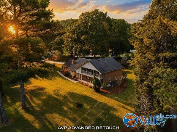 1037 Vestavia Dr SW, Decatur, AL 35603