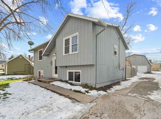 409 Water St, Center Point, IA 52213