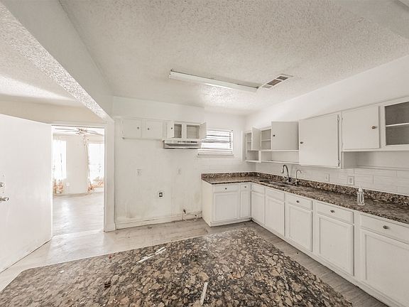 5th image of 312 N Sam Houston Rd