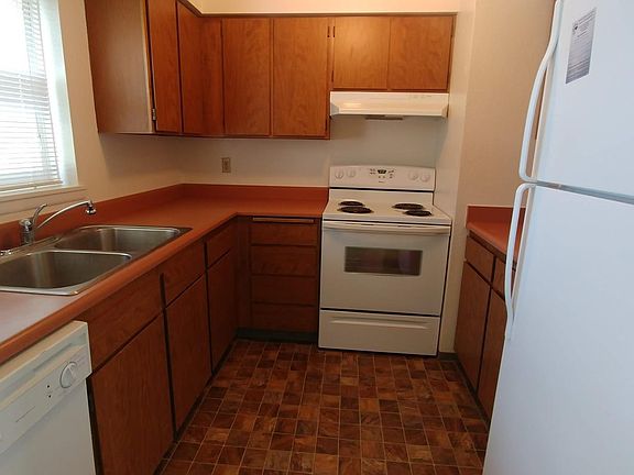 4th image of 921 SE Klemgard St APT E3