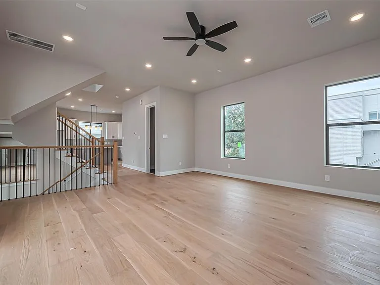 1222 W 24th St — Photo 16