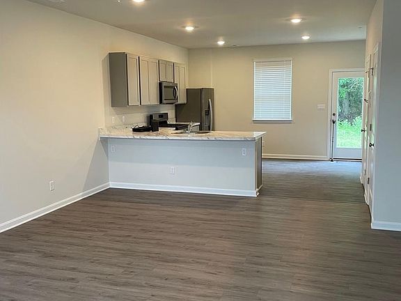 4th image of 405 Wood Duck Dr