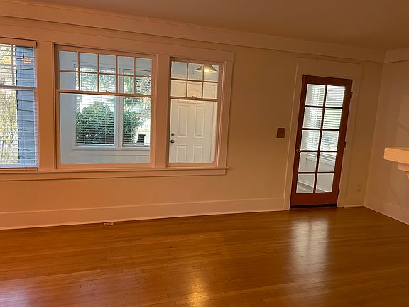 Freshly refinished Oak Wood Floors in Huge Living/Dining Room plus Freshly painted through out whole upstairs unit of this duplex.