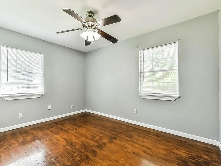 938 Vivian Ave — Photo 15