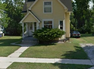 1207 S 8th St, Manitowoc, WI 54220