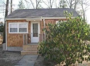 5 Midland St, Riverhead, NY 11901