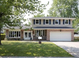 85 Countryside Ln, Williamsville, NY 14221