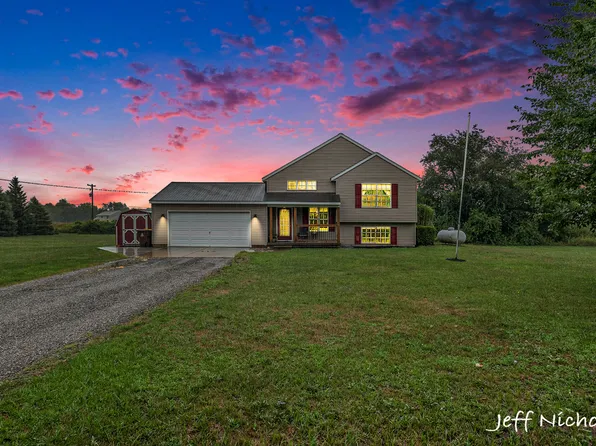 13838 Olin Lakes Dr, Sparta, MI 49345