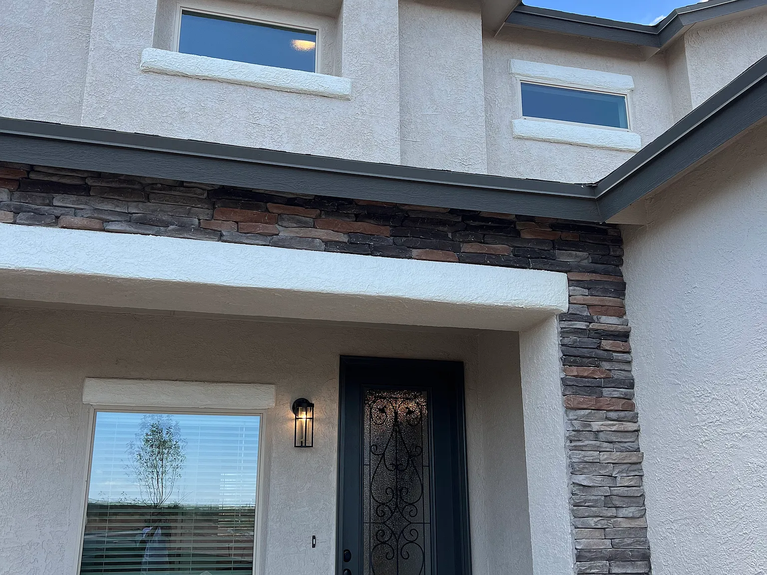 4 bed, 2.5 bath, 2022 sqft, $2,500 — Photo 1
