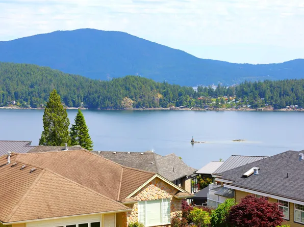 561 Spyglass Pl, Gibsons, BC V0N 1V9