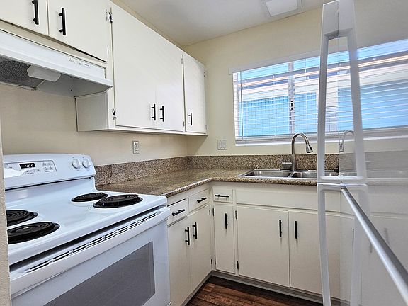 4th image of 1742 Diamond St #11