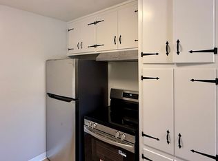 Updated 1 Bedroom 1 Bath Upstairs Apartment in West San Jose *Move in Specials Available*, San Jose, CA 95117