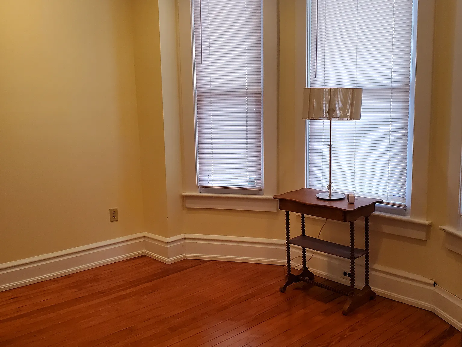3 bed, 1.5 bath, 1338 sqft, $1,200 — Photo 3