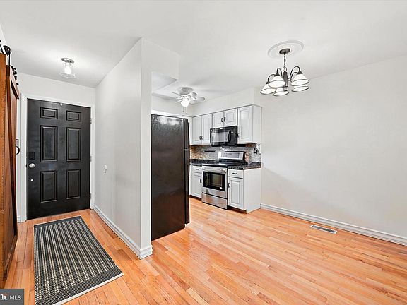 4th image of 324 Carlyn Ct