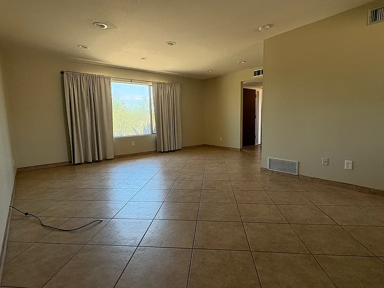 5861 N Calle Kino — Photo 11