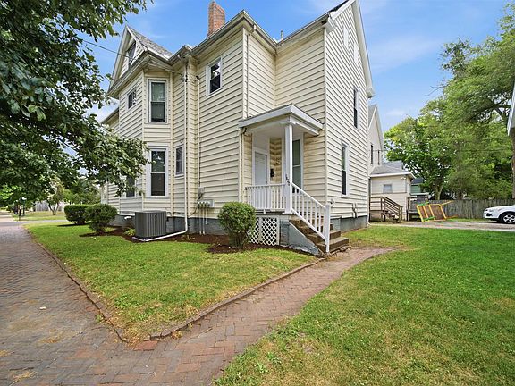 4th image of 1420 W Barker Ave