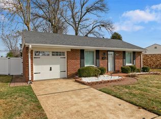 9944 Lacewood Dr, Saint Louis, MO 63123