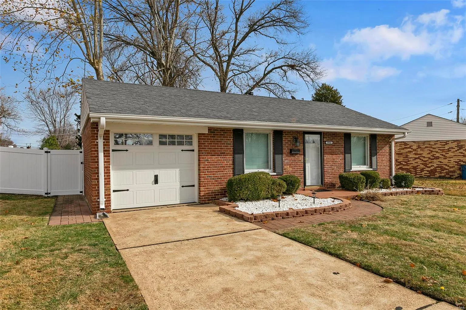9944 Lacewood Dr photo 1