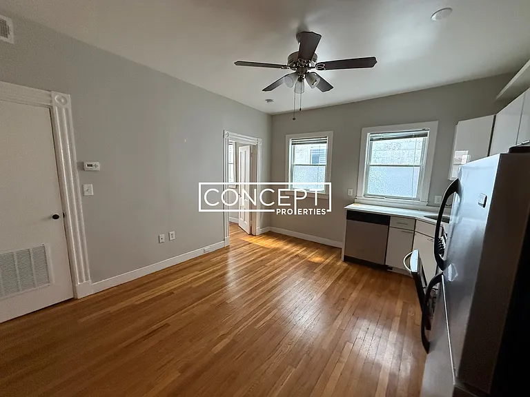 26 John F Kennedy St #7R — Photo 6
