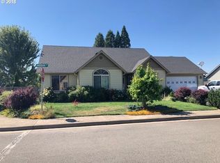 670 Andrian Dr, Molalla, OR 97038