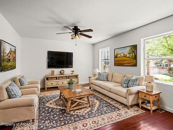 4th image of 1247 E 18th Way