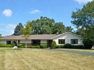 1012 Three Oaks Rd, Cary, IL 60013