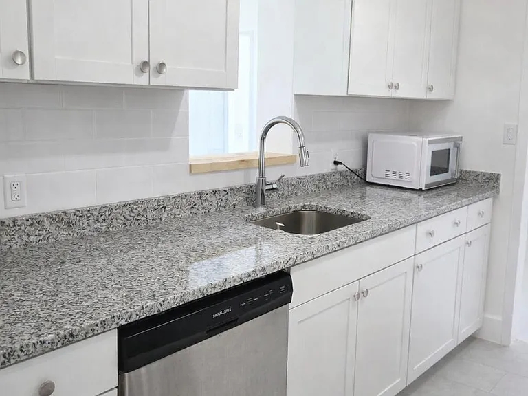 813 S 6th St — Photo 7